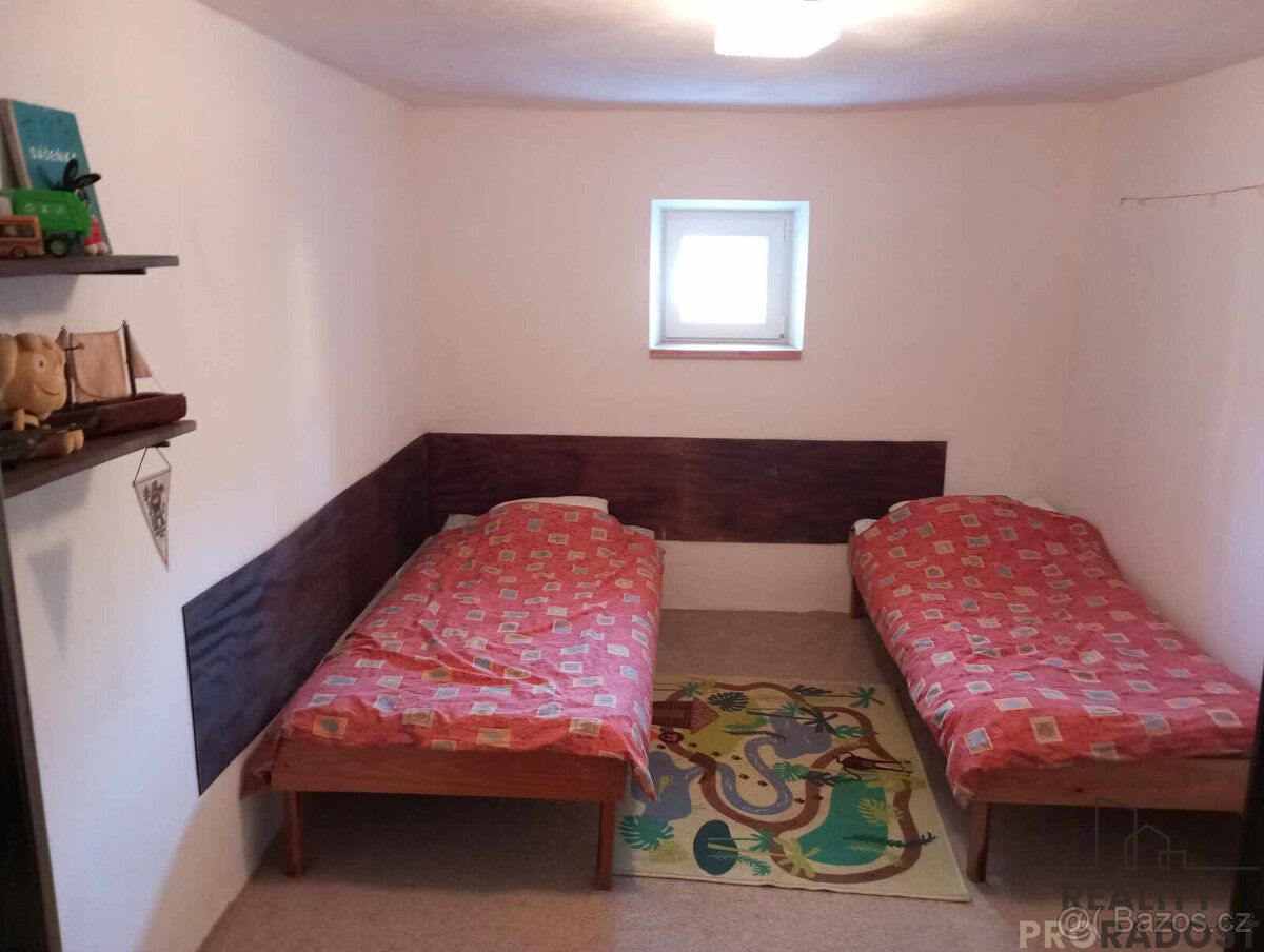 Prodej chalupy 2+1 se dvorem a stodolou v Maňovicích, RD 2+ - 8