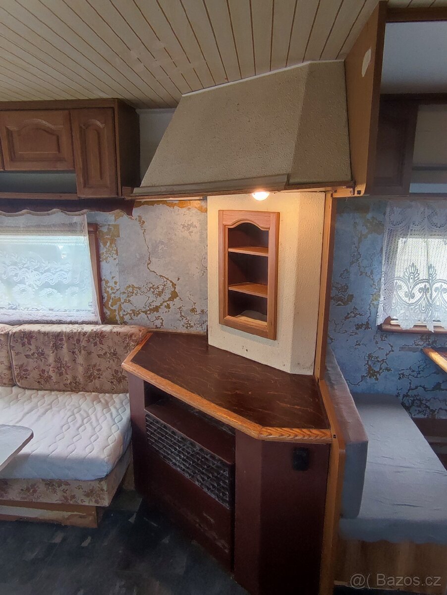 PRODÁM DVOUOSÝ KARAVAN - 8