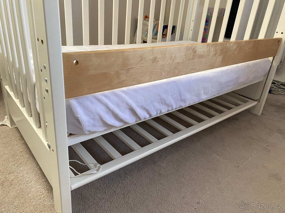 Bílá dřevěná postýlka - 8