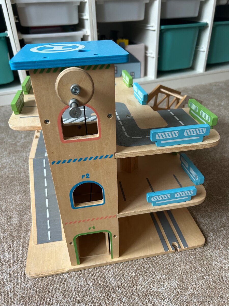 Učící věž + dřevěné parkoviště - 8