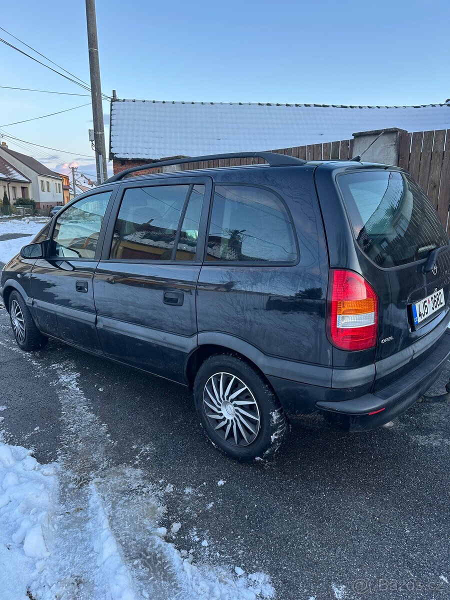 Opel Zafira 2.0 - 8