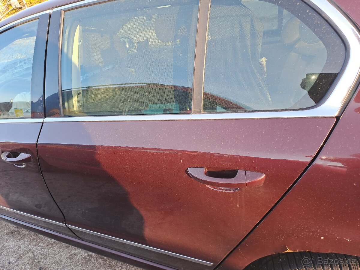 Škoda superb 2 světlé sedačky v elektrice tapce stropnice - 8