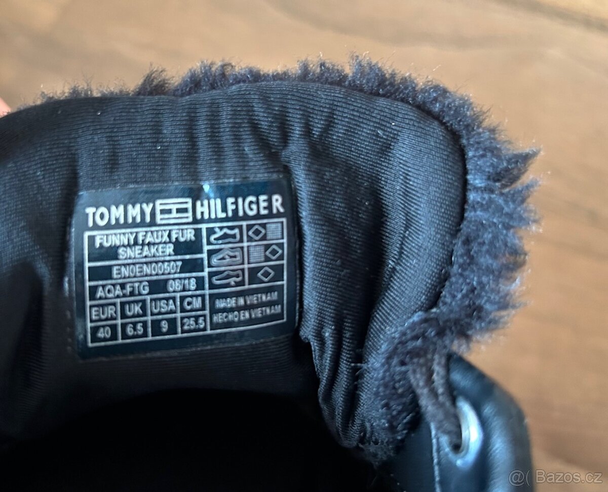 Černé tenisky na vyšší platformě Tommy Jeans vel. 40 - 8