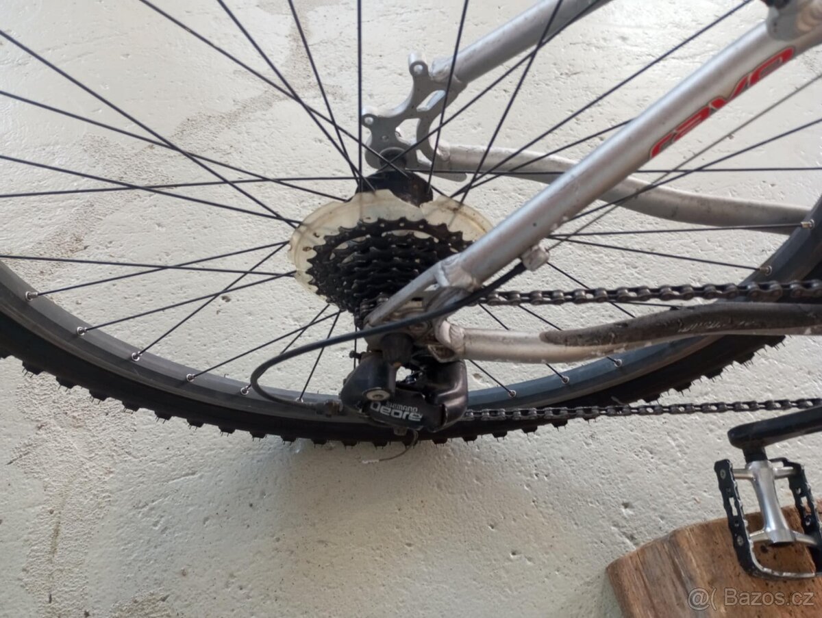 Prodám dvě středně velká kola - 8