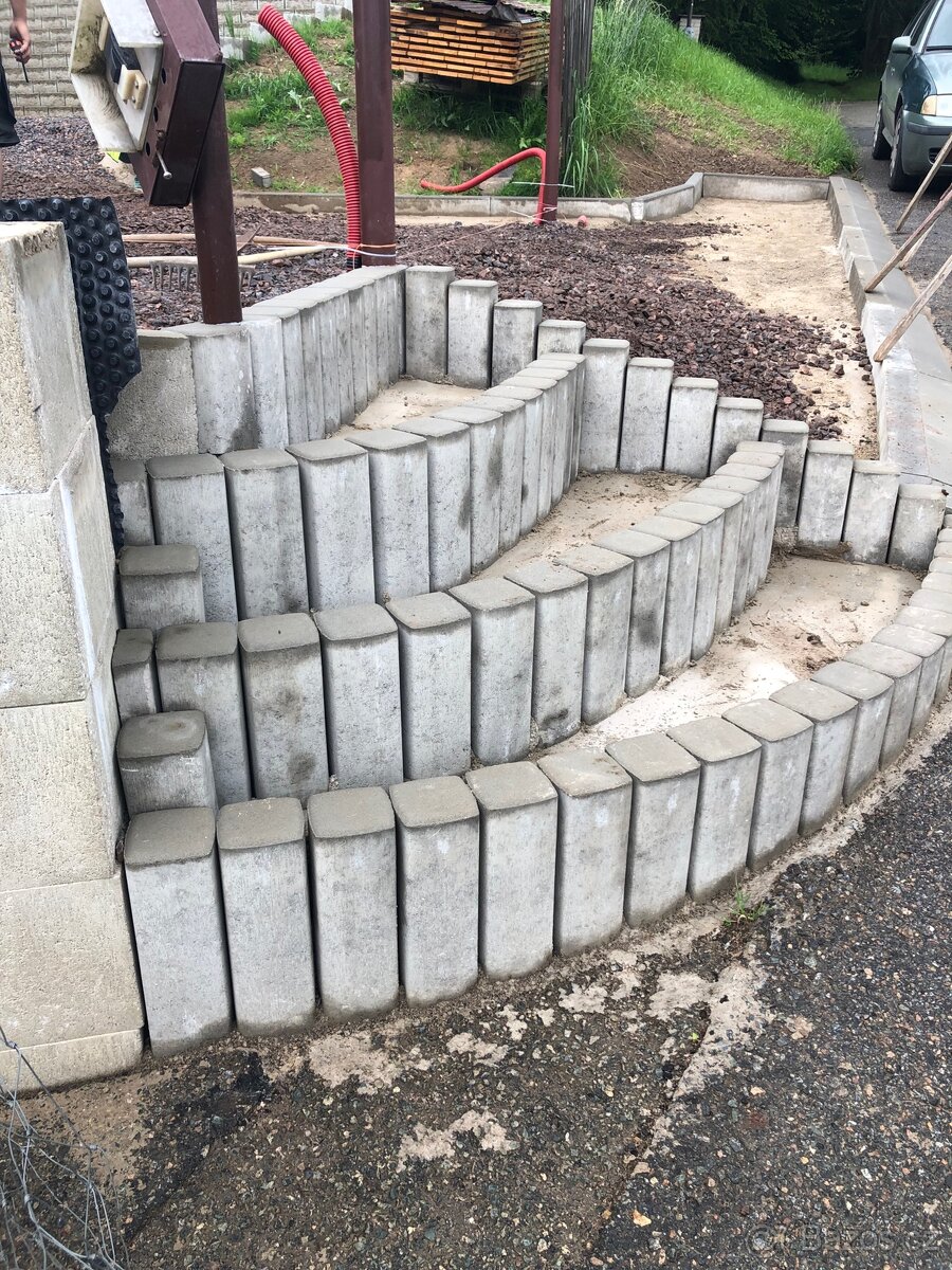 Pokládka zámkové dlažby a výkopové práce - 8