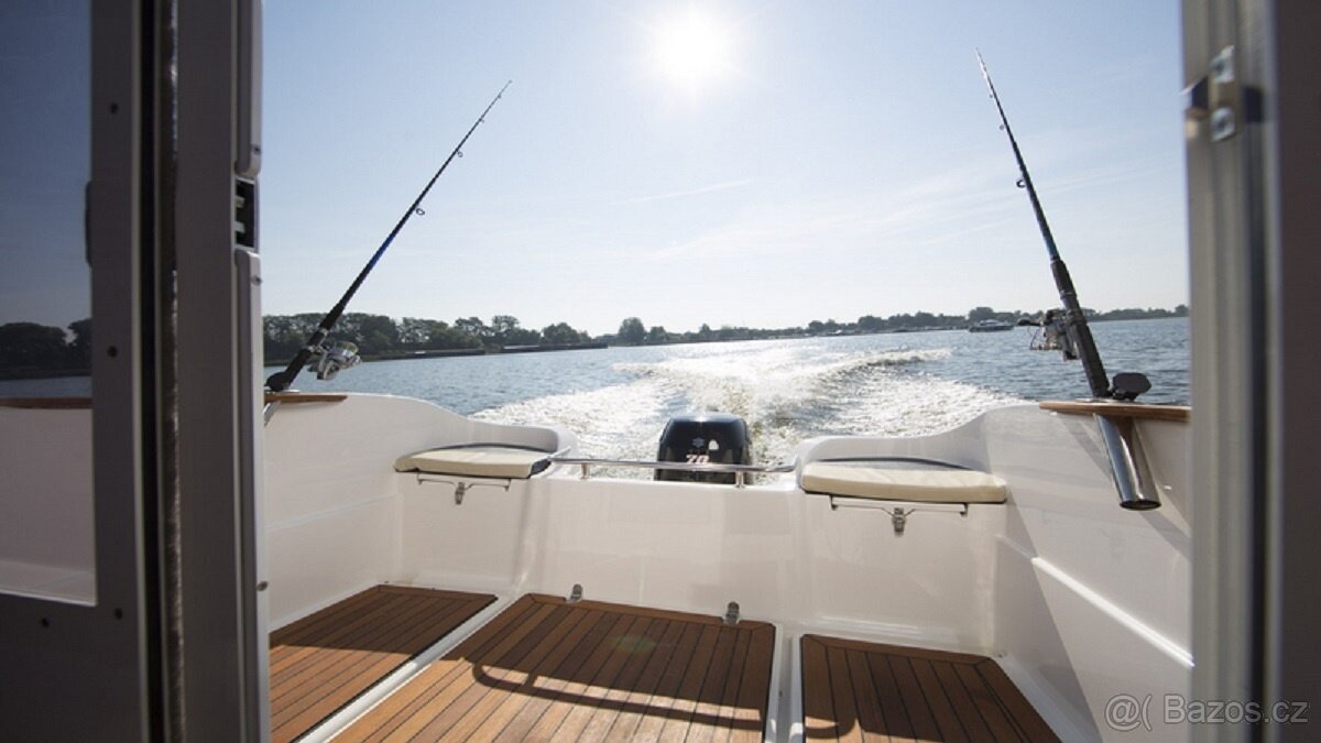 Motorový kajutový čln, loď PH 580 - 8
