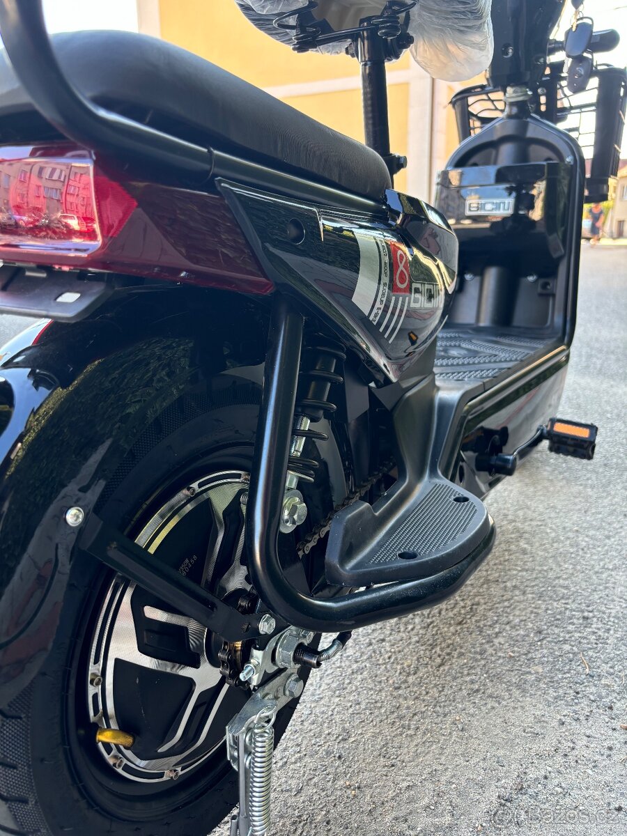 Elektro skútr / elektrokoloběžka 350W – bez SPZ a řidičáku - 8