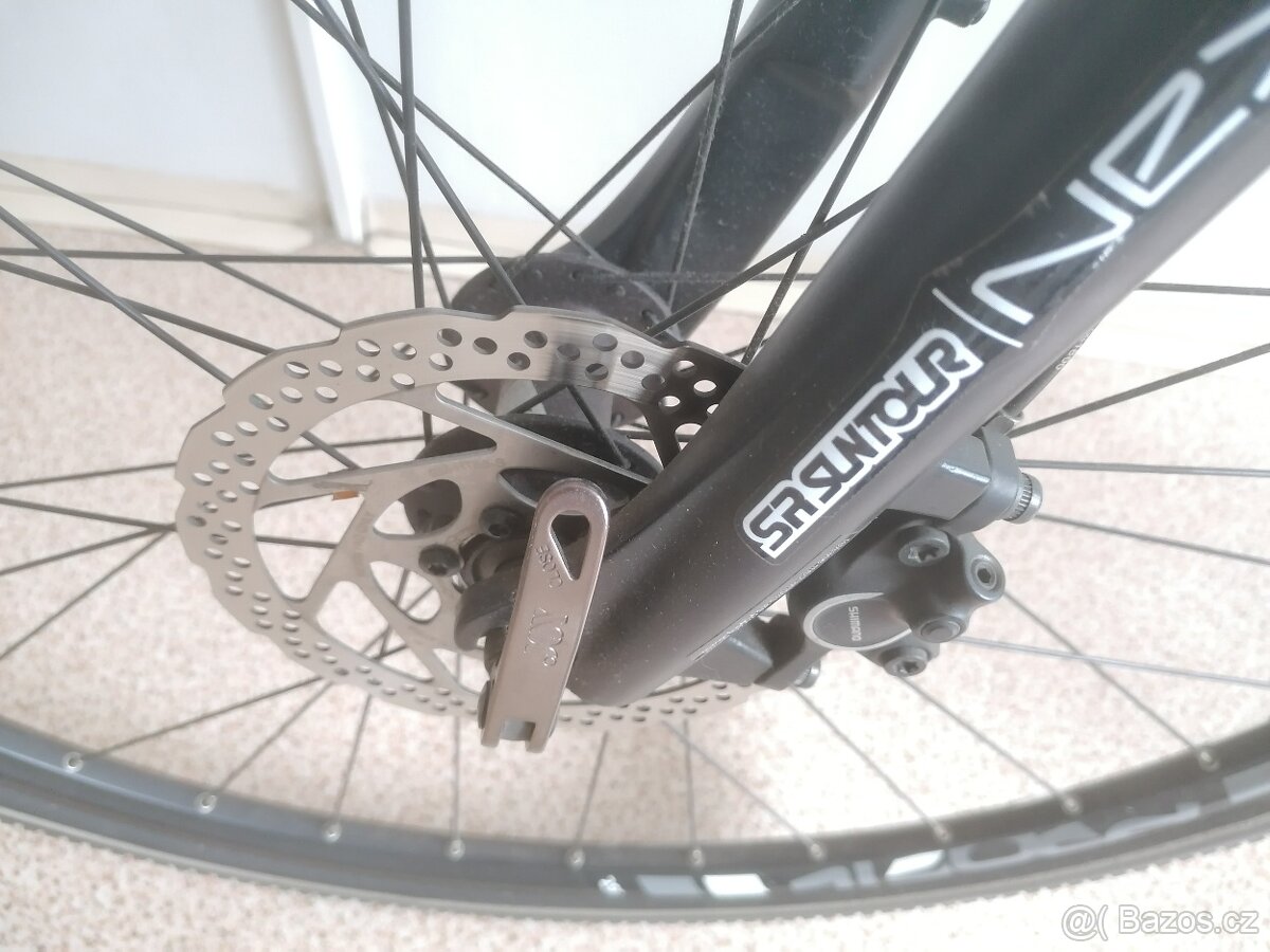 ,trekové kolo SCUD - 8