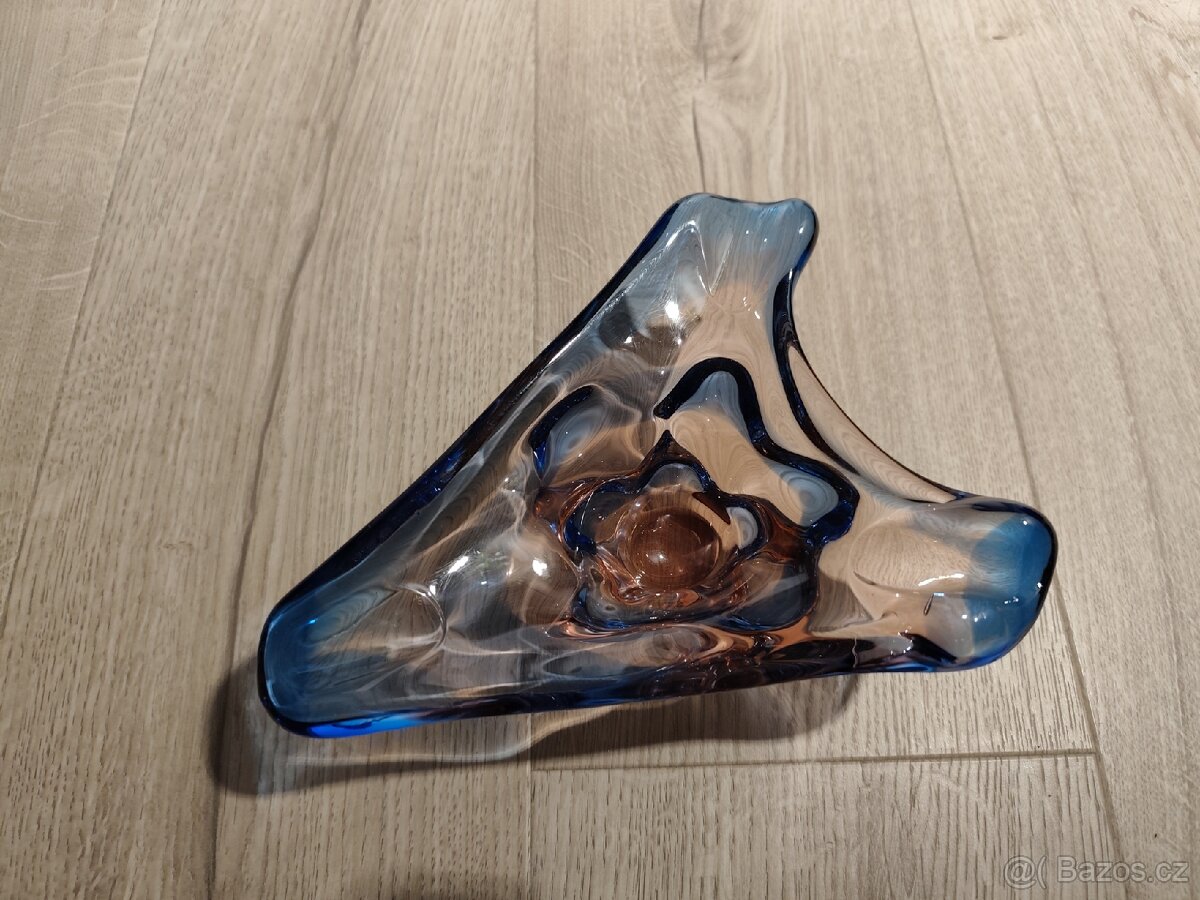 Barevné hutní sklo – mísy a váza, pěkný stav - 8