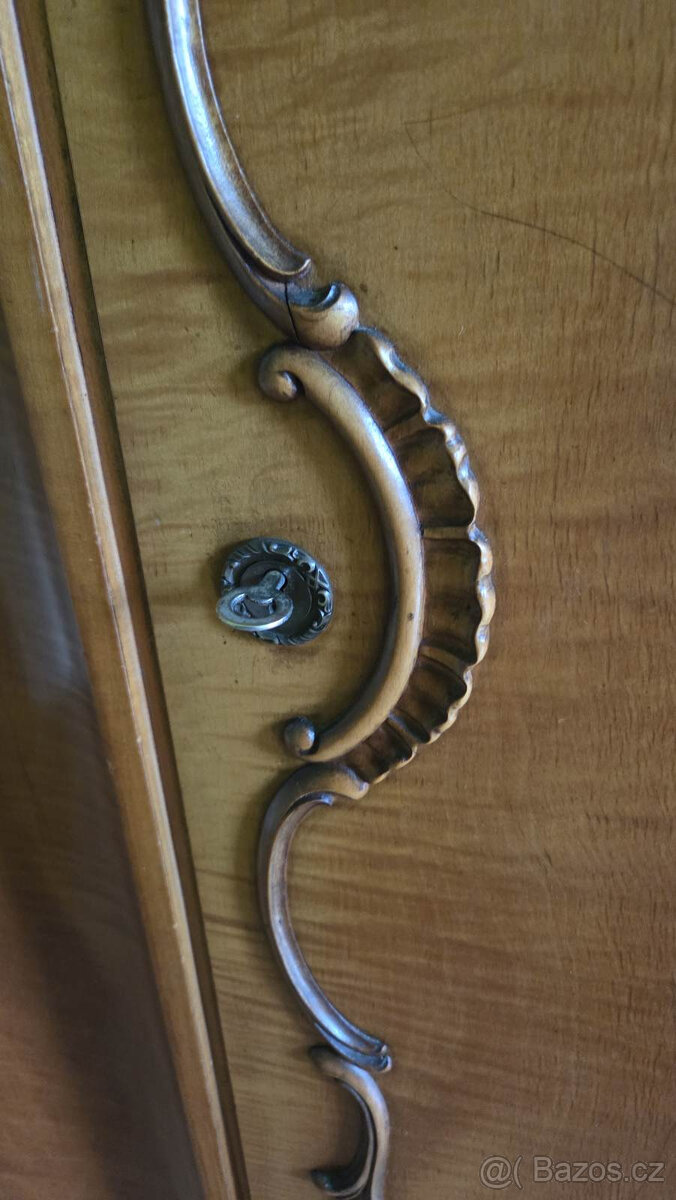 starožitný nábytek - skříň, skříňka, toaletka - 8