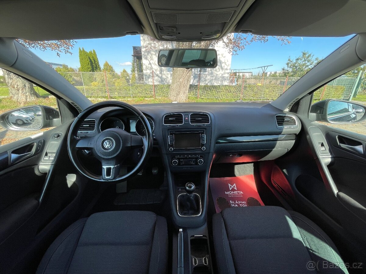 VW Golf 1.6 MPi Senzory, ALU, Výhřev Sedadel - 8