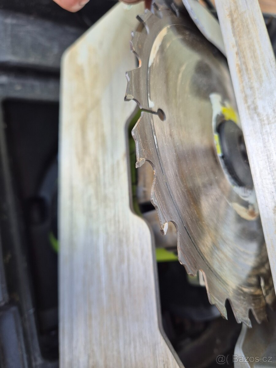 Okružni pila, mafl Worx WU433 - 8