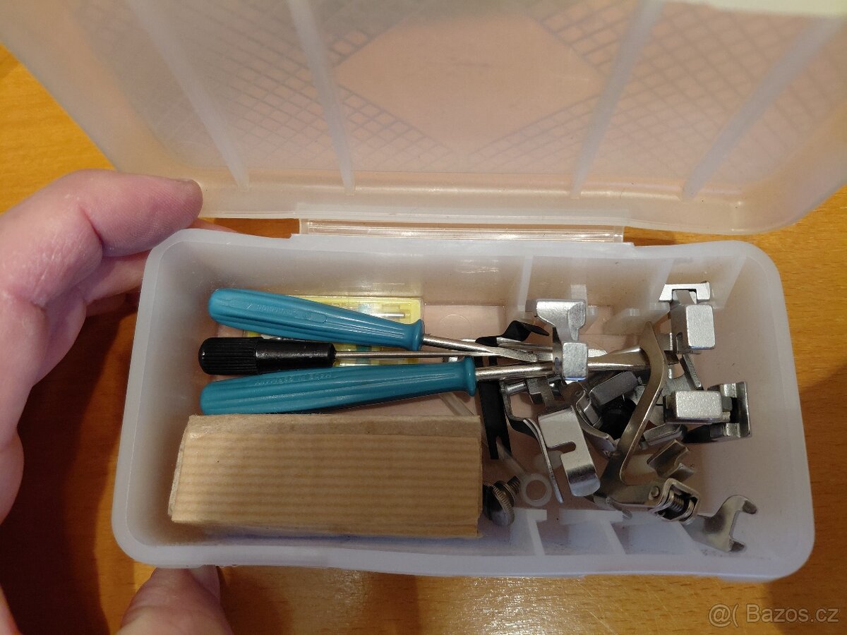 Skříňkový šicí stroj - 8