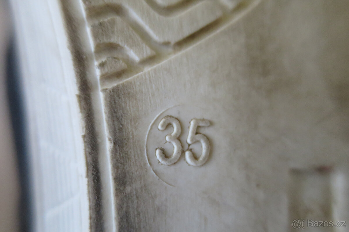 Černé kotníčkové zateplené boty vel.35, stélka 22, šněrování - 8