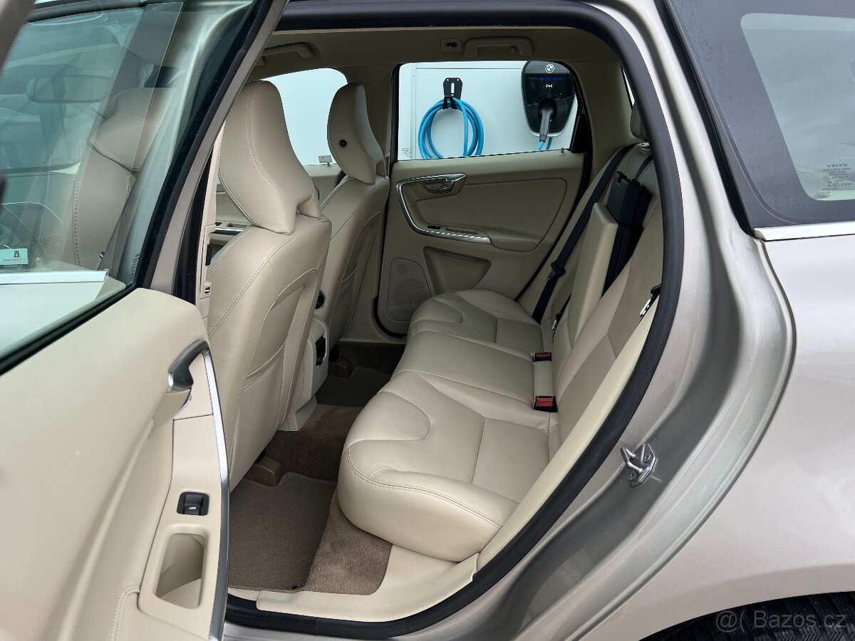 •Volvo XC60 D3 SUMMUM, ACC, NAVIGACE, SERVISKA• - 8