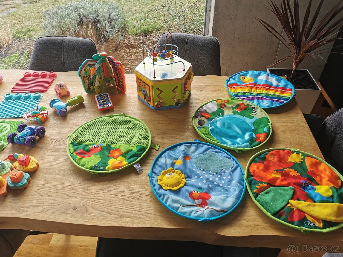 Různé interaktivní hračky - 8