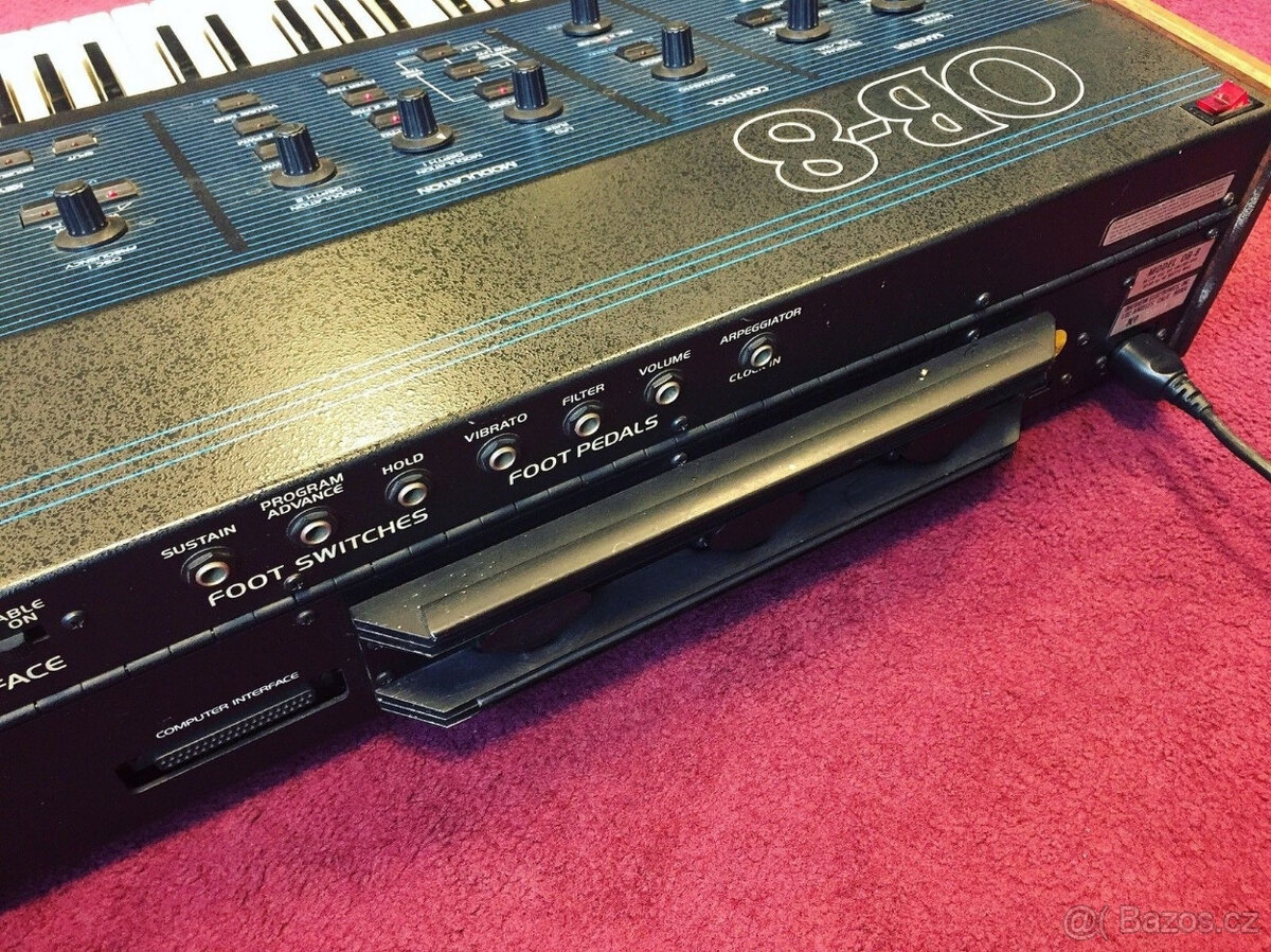 Oberheim OB-8 - Vintage syntezátorová syntezátorová klávesni - 8