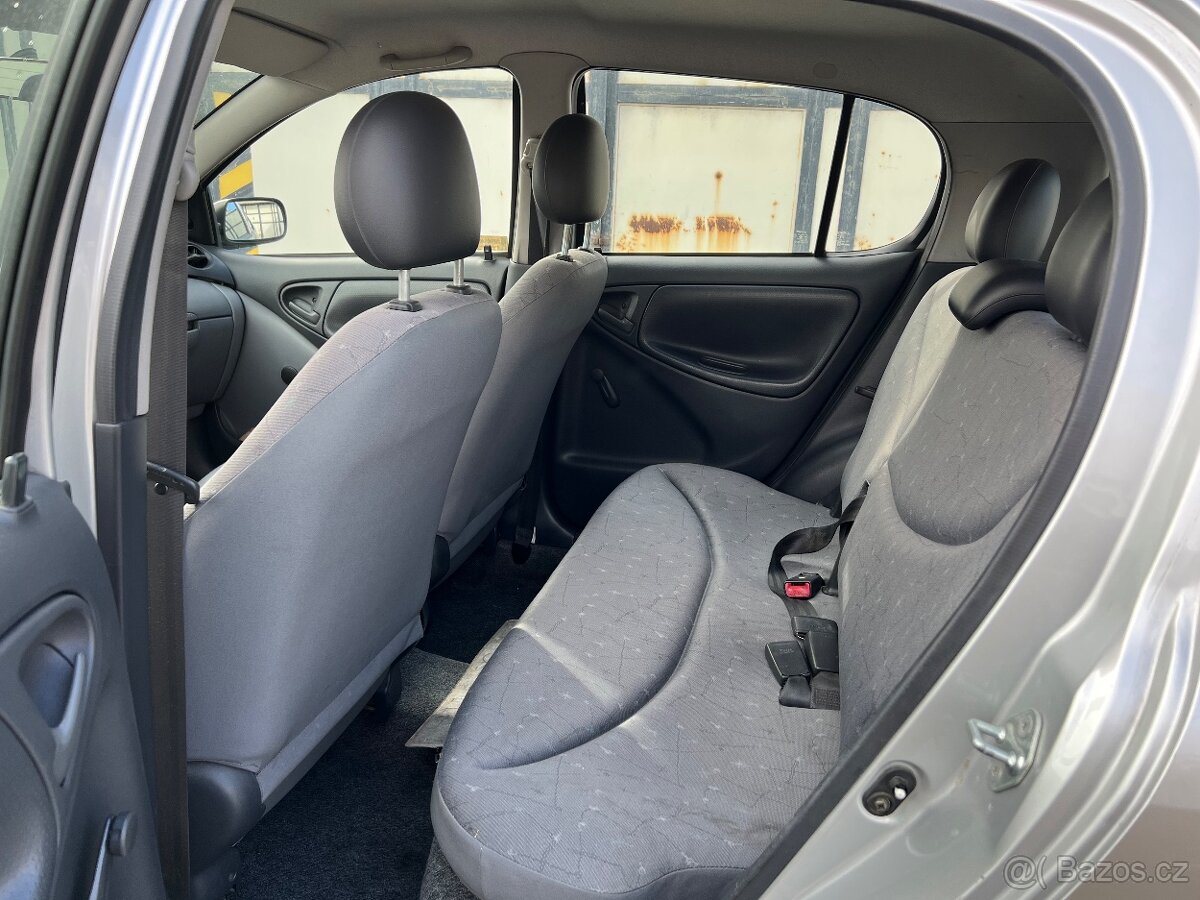 Toyota Yaris 1,0 koupená v ČR - 8