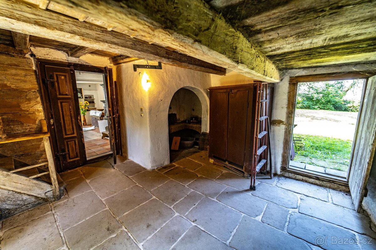 Skalsko, prodej roubenky o zast. pl. 135 m2 na pozemcích 3. - 8