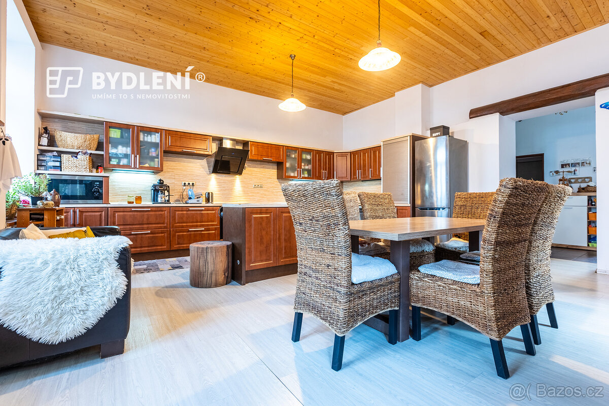 Prodej rodinného domu 339m² s pozemkem 3507m² - 8