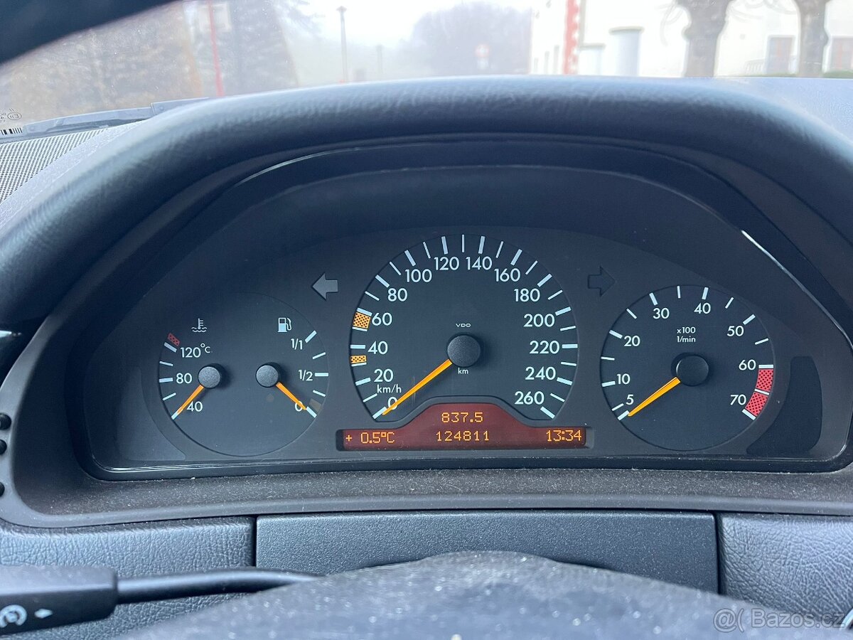 Mercedes E280 4-Matic nájezd 124 t. Km - 8