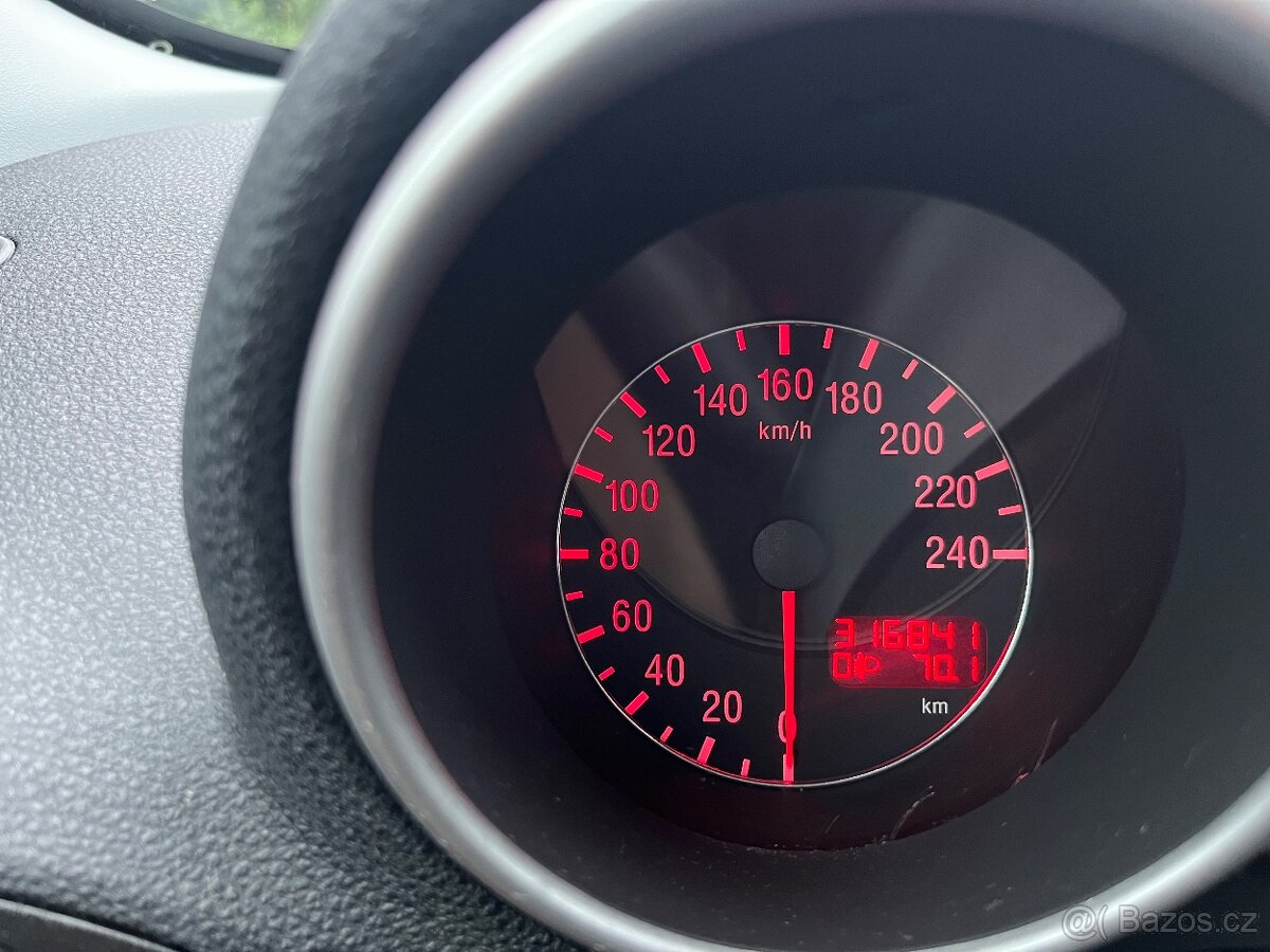Alfa Romeo 147 1.9 JTD 85kw - 8