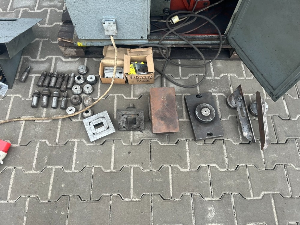 Vysekávací stroj Sázavan – děrovací stroj - 8