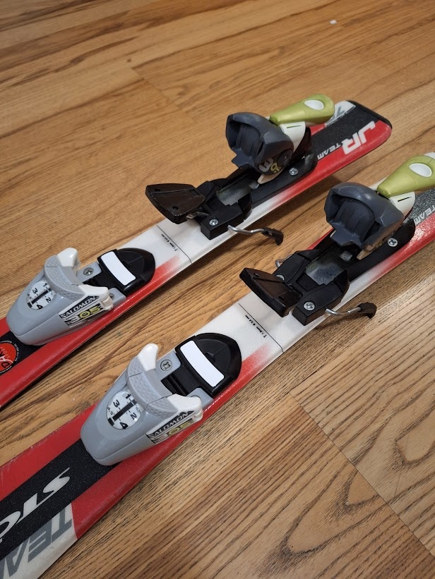 Dětské lyže Stöckli + přeskáče + přilba + dětský páteřák - 8
