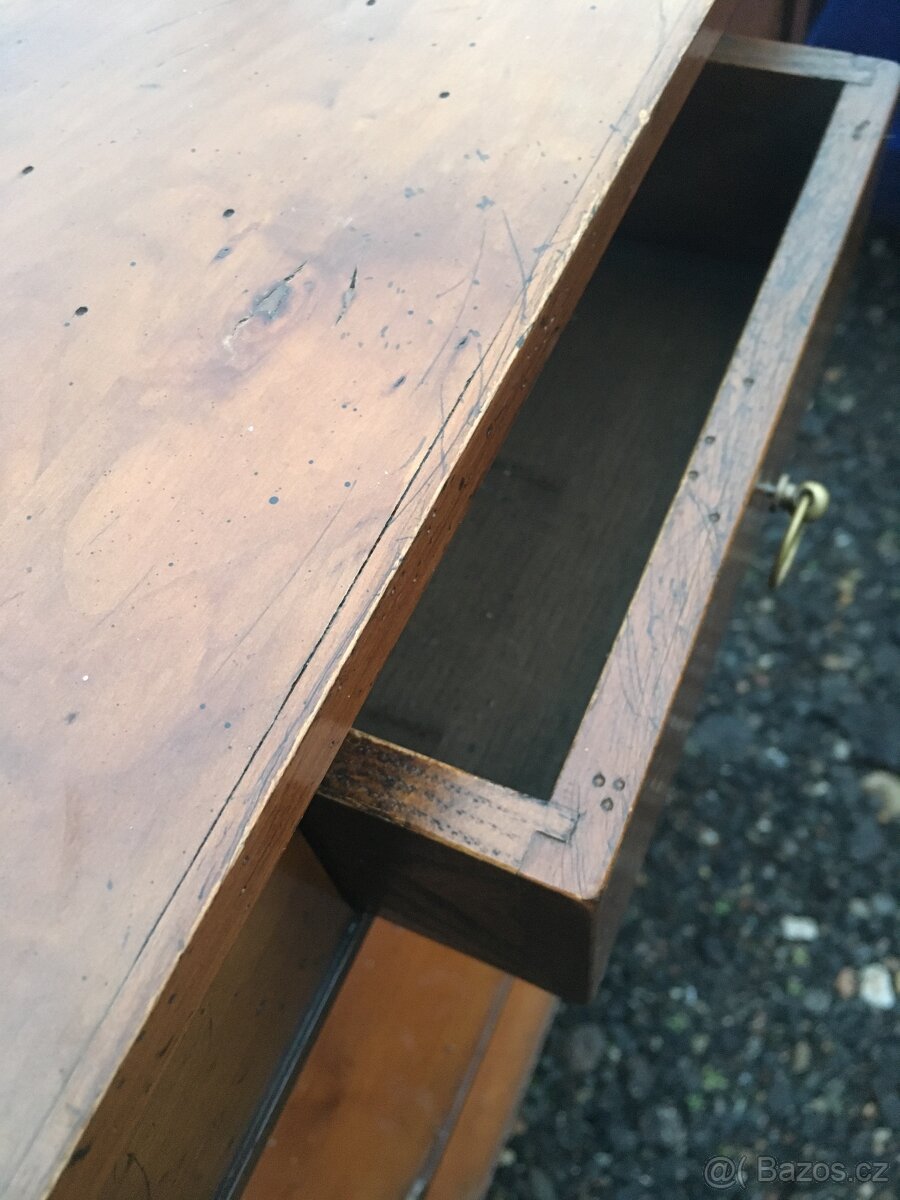 Starozitny stolek se suplikem - 8