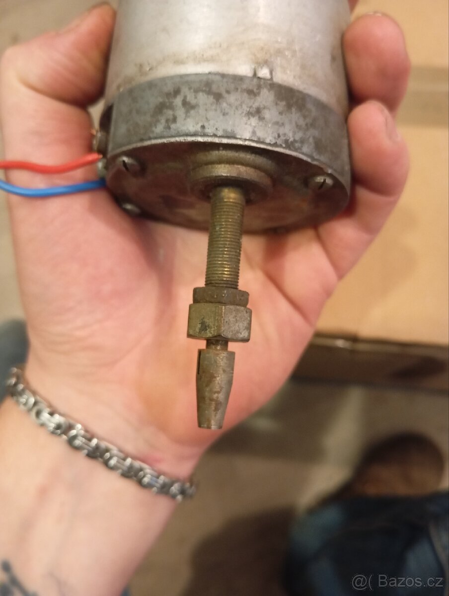 Motorky stěračů Avog - 8