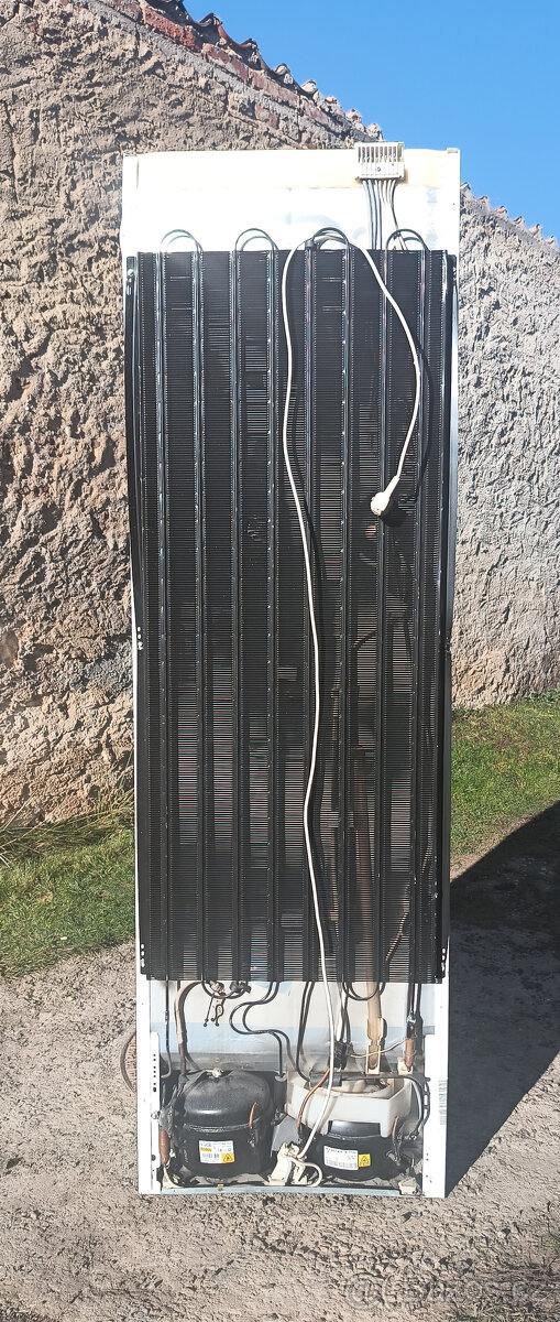 VESTAVNÁ CHLADNIČKA S MRAZNIČKOU LIEBHERR - 178cm - A+ - 8