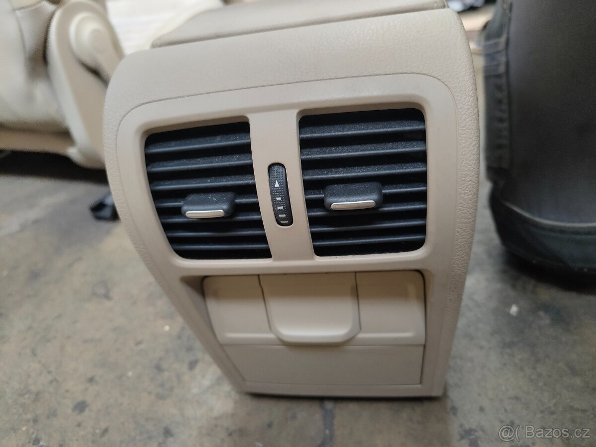 Tapeci, opěrka, podlaha - Passat B7 combi - 8