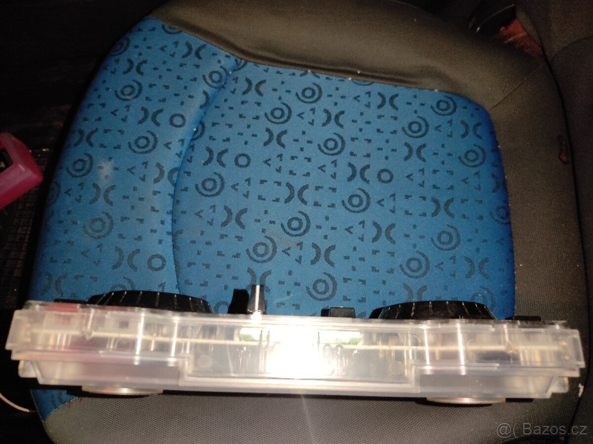 Mix pult Herkules DJControl Glow - 8