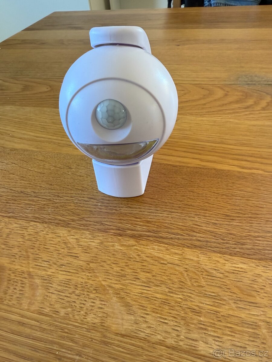LED světlo na pohybové čidlo a baterky - 8