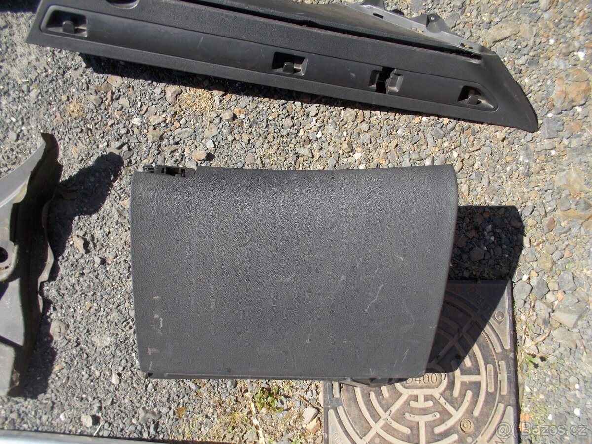 Díly interiéru Škoda Superb II kombi - 8