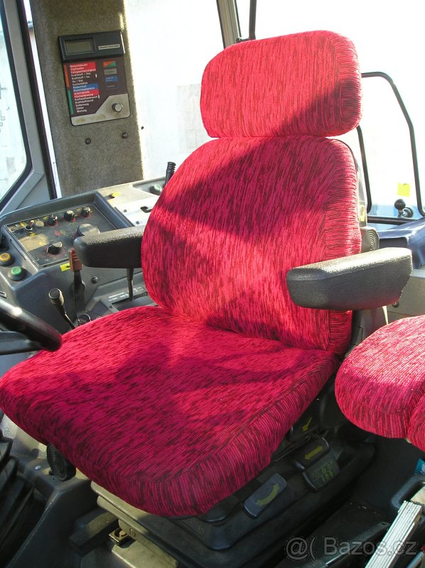 Prodám přesný potah do traktoru CASE IH - 8