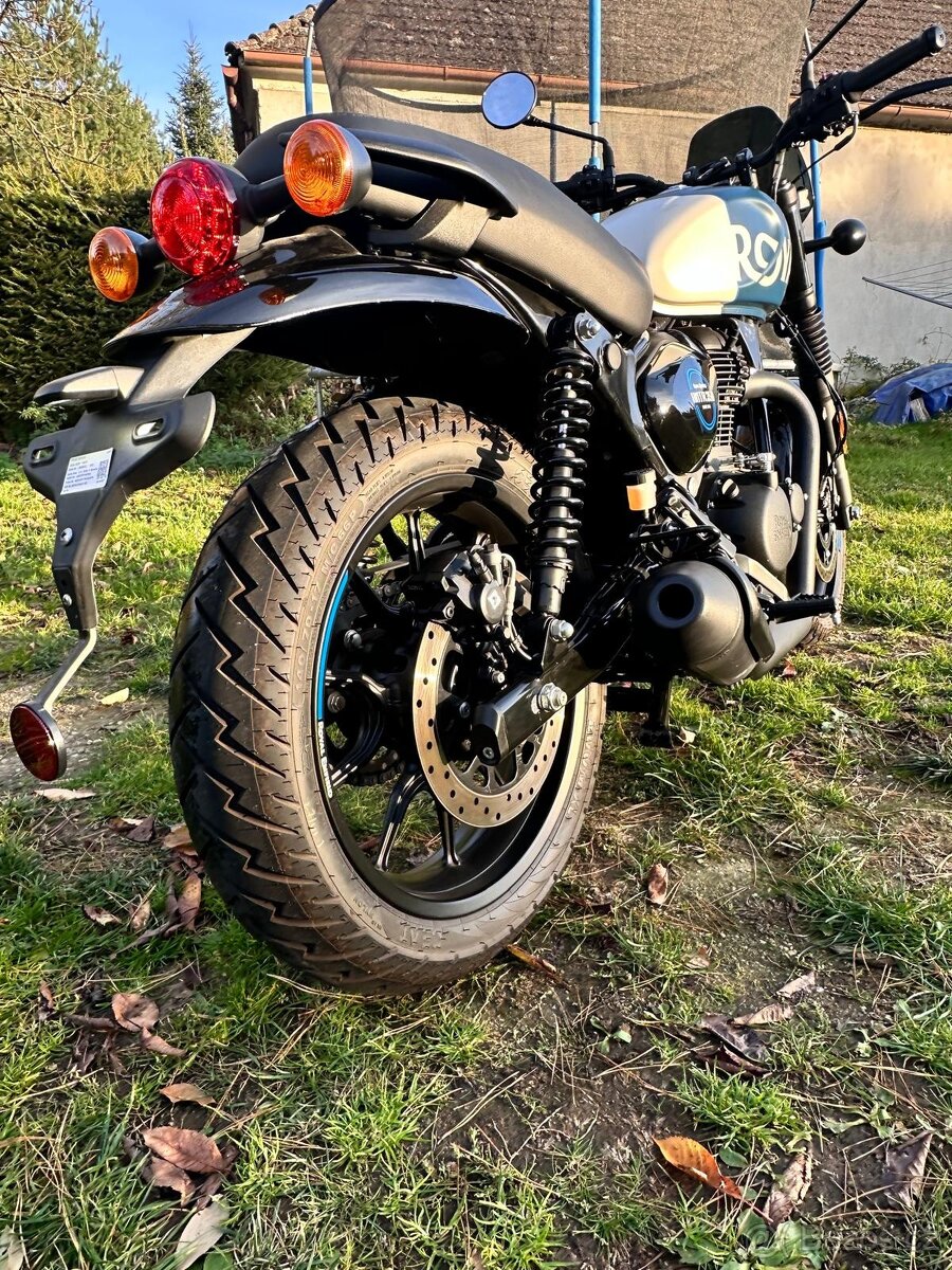 Royal Enfield HNTR 350 - 8