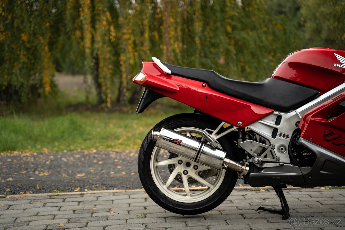 Honda VFR 750 RC36/1 - 8