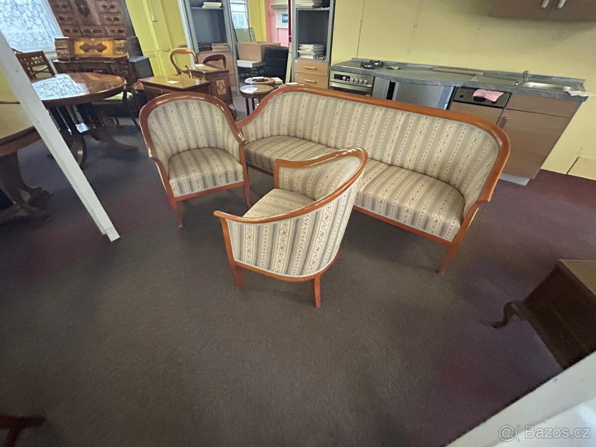 Starožitný nábytek - 8