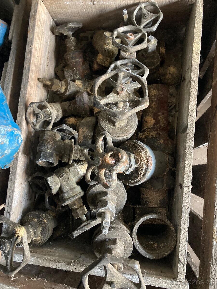 MOSAZNÉ KOHOUTY A MĚDĚNÁ KOLÍNKA - 8