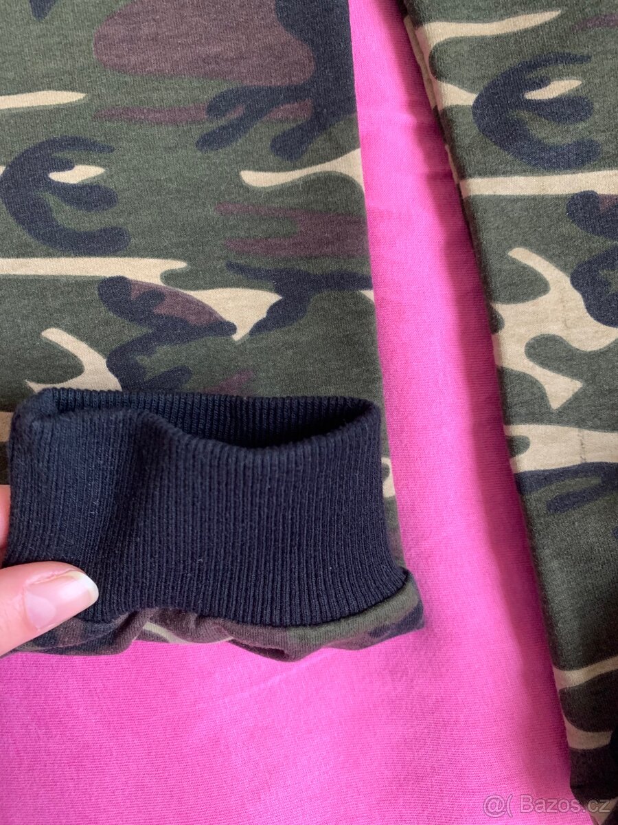 Krasna maskačová mikina Calvin Klein Nova s visackou - 8