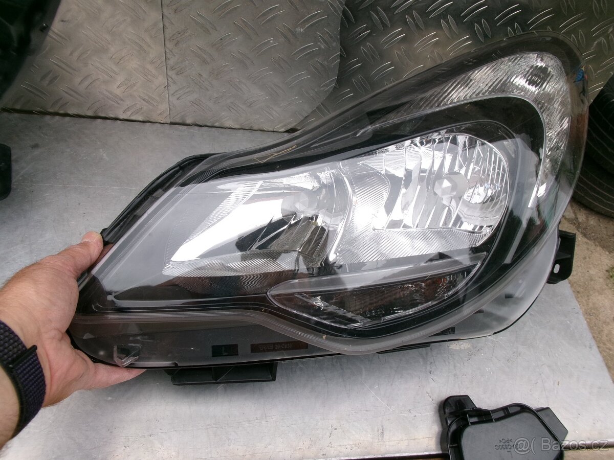 OPEL CORSA D 2011 - PŘEDNÍ SVĚTLA CHROM - 8