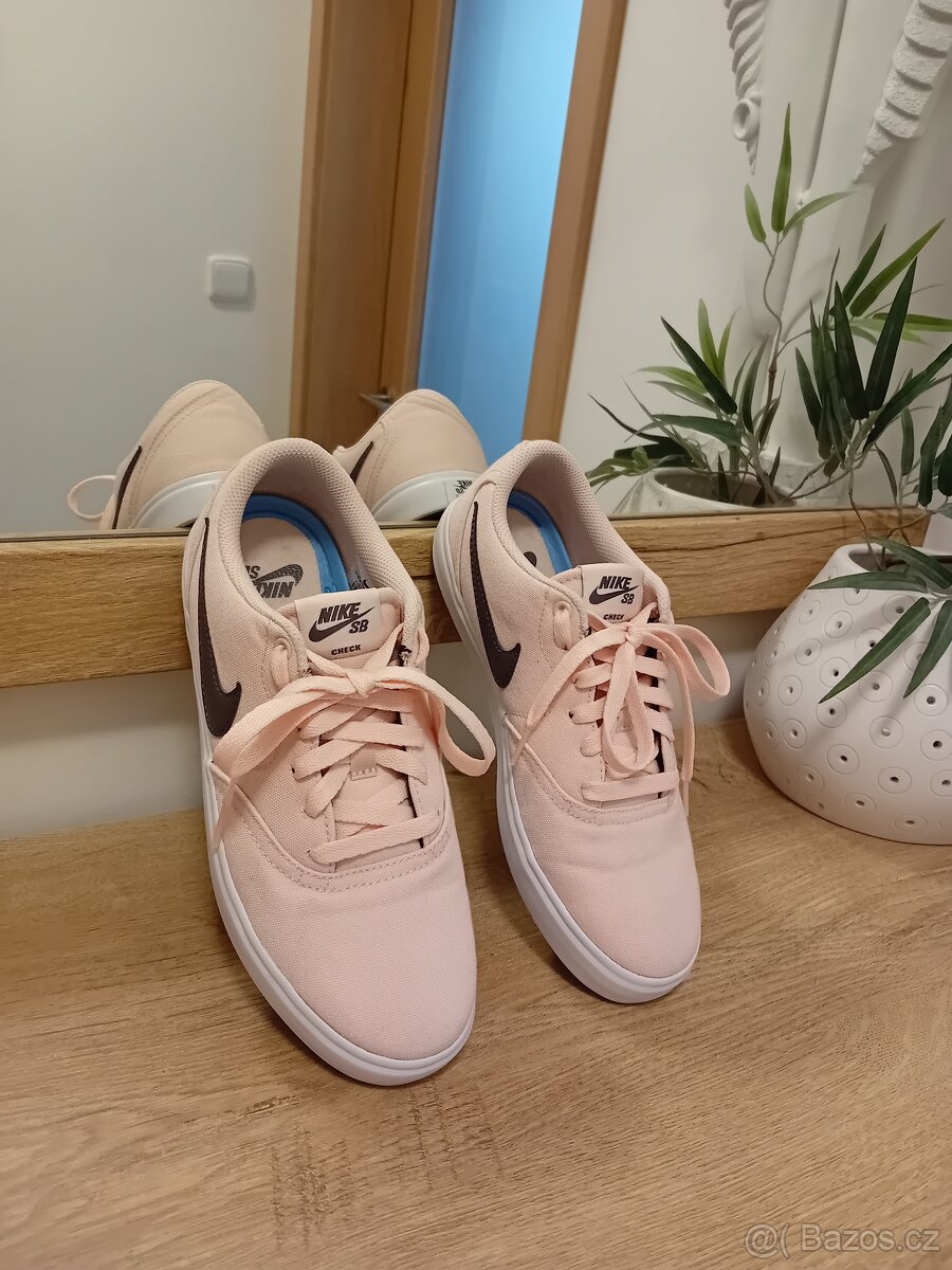 Nike dámské tenisky Solarsoft vel. 39 - 8