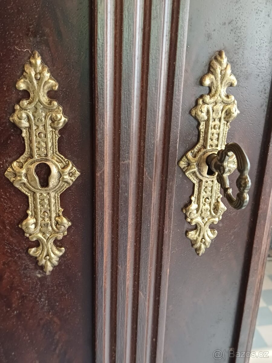 Příborníky,stůl,židle,komody - 8