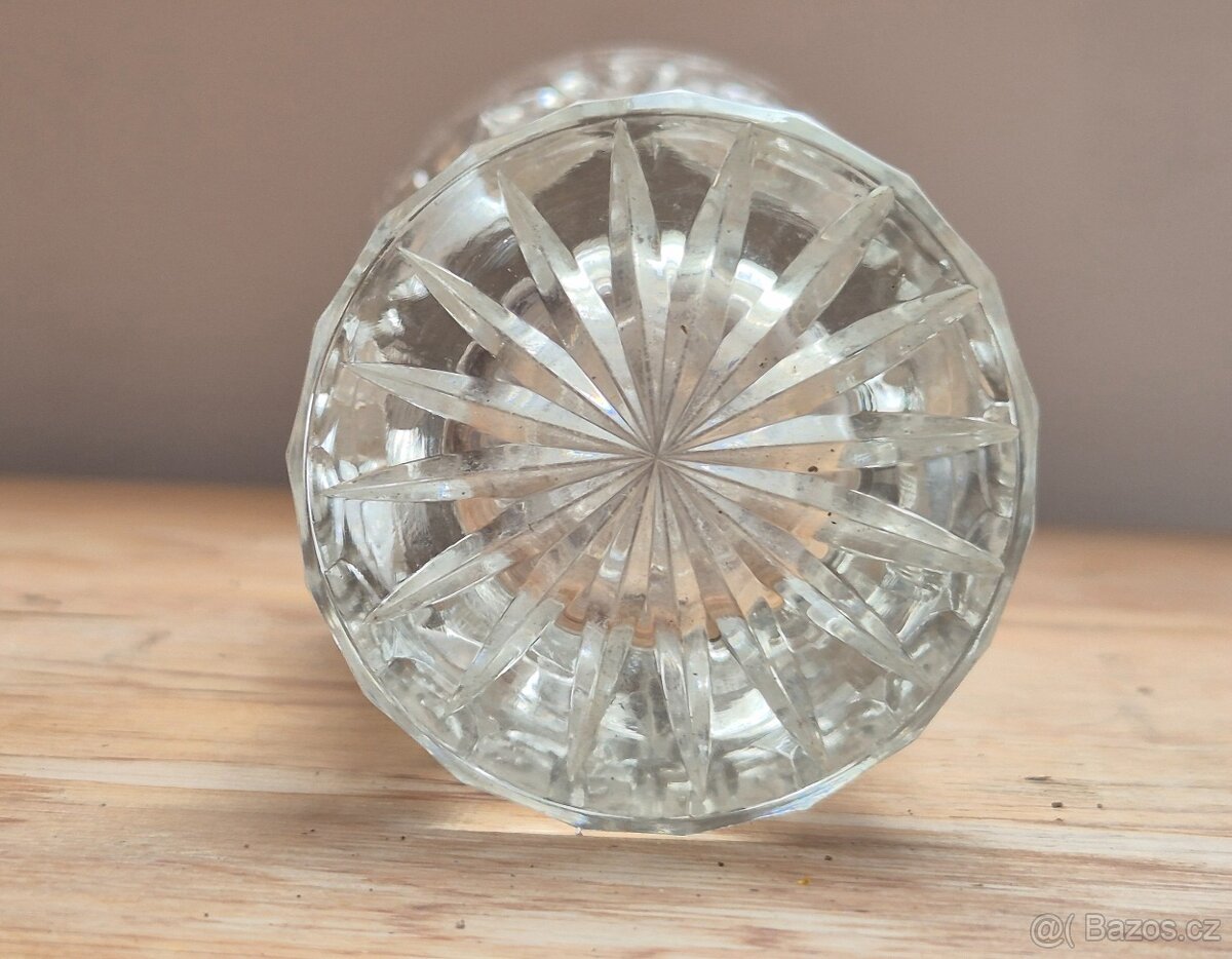 Retro krásná dobrušovaná váza ,20 cm výška.97 dkg váha - 8