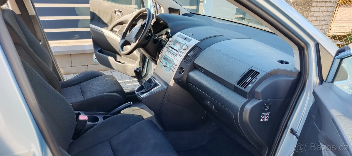 Toyota Corolla Verso, 2.2 D-4D 100kw, 7 míst - 8