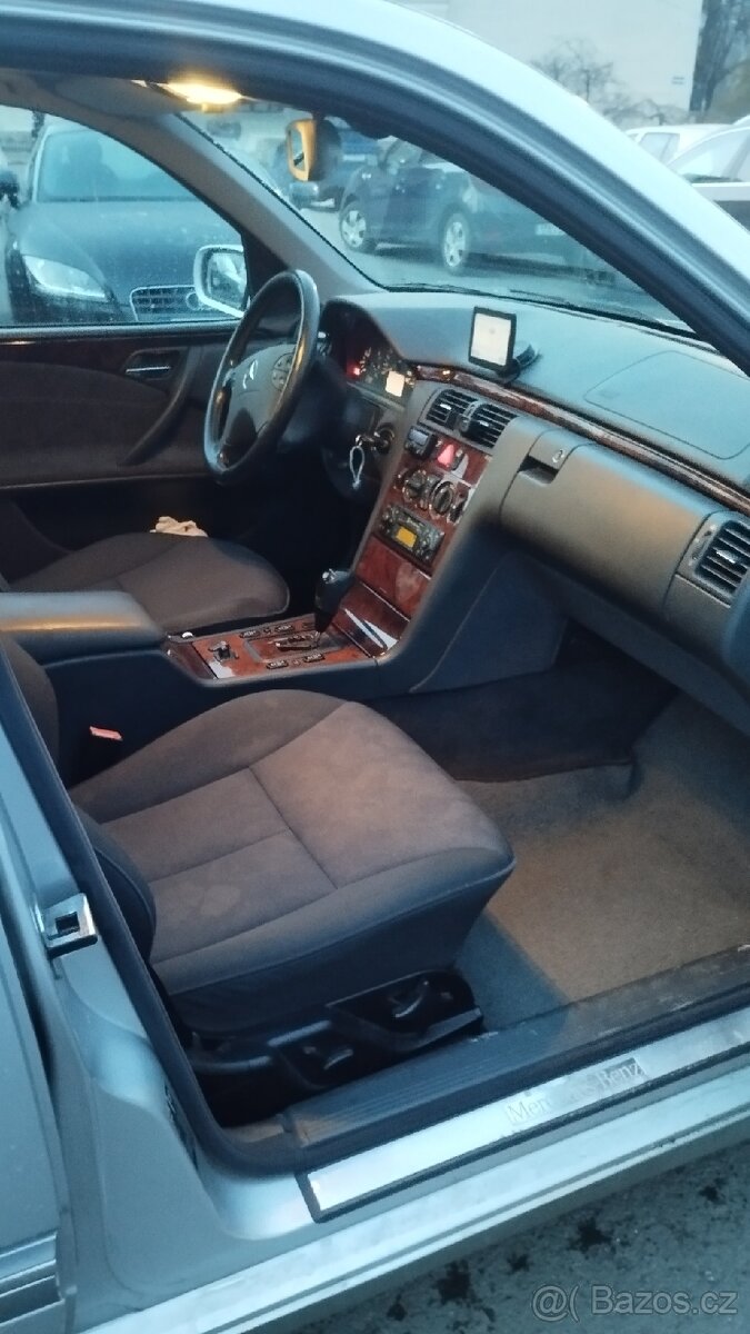 Mercedes-Benz E320 W210 - 8