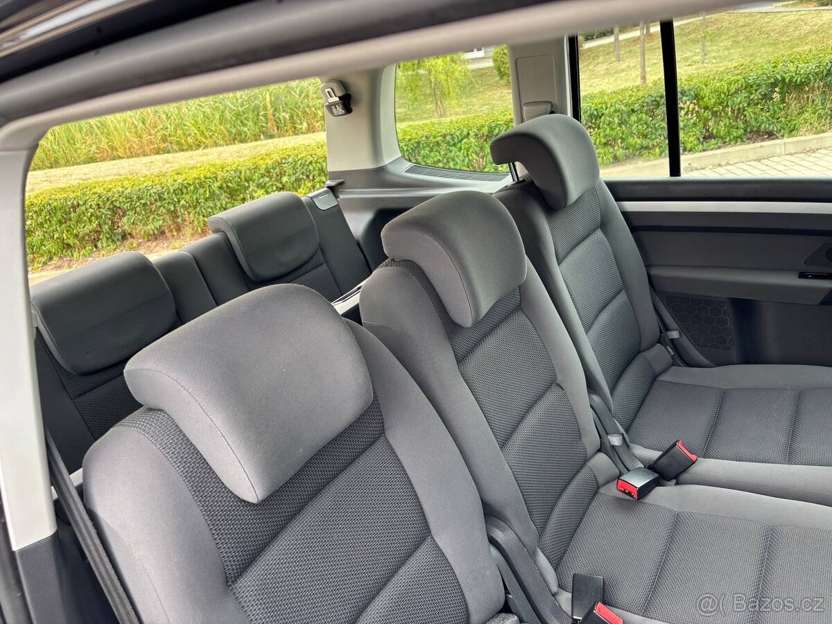 VW TOURAN 139000km / DSG / 7MÍST - 8