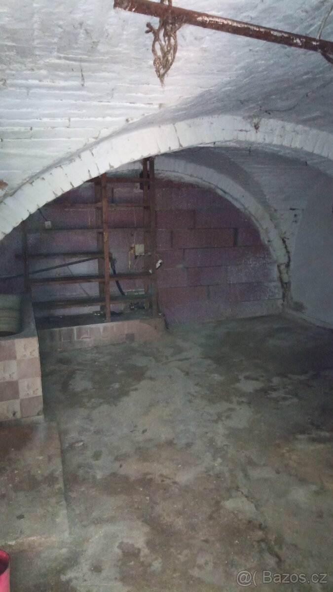 Rodinný dům nebo pozemek v Litobratřicích - 8