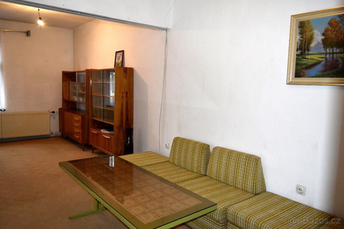 Náchod - Prodej rodinného domu se třemi jednotkami a garáží - 8